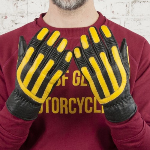 [AGE OF GLORY] Victory Leather Gloves Black / Yellow